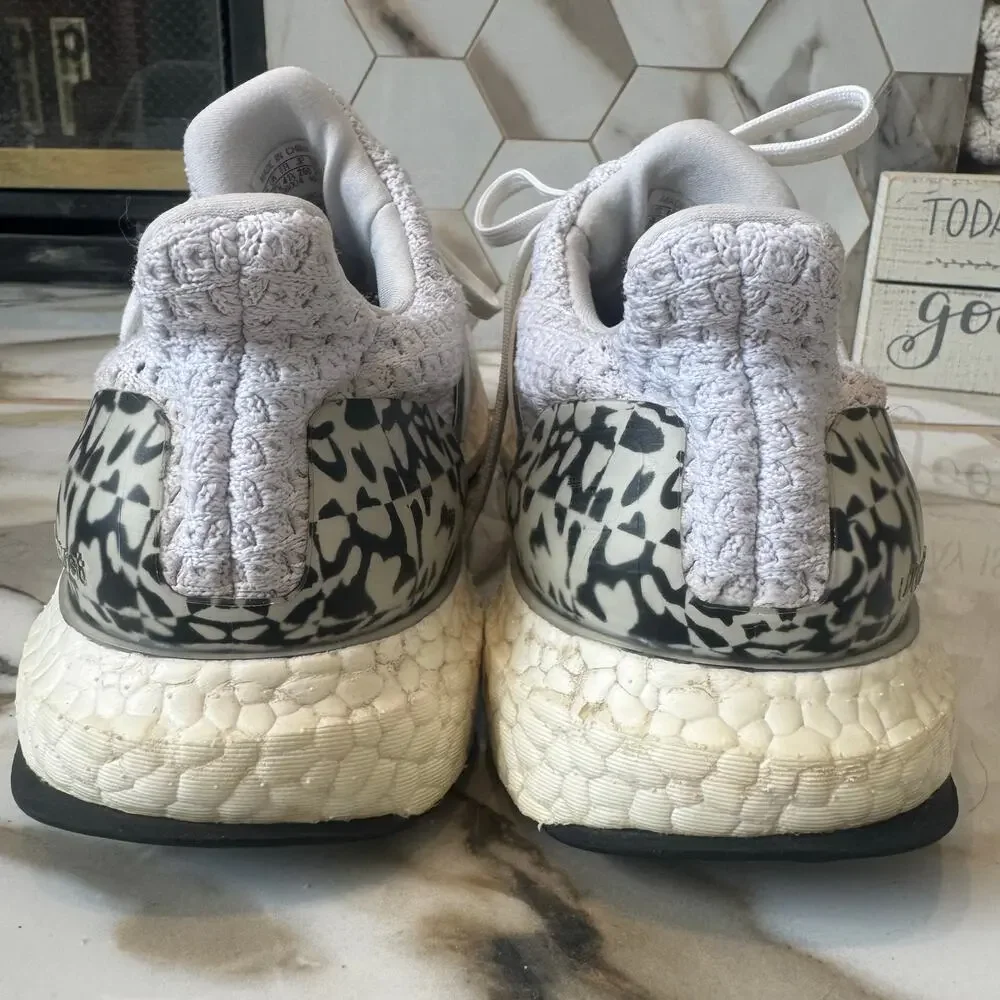 Adidas Women’s Ultraboost 5.0 DNA Cloud White Core Black Running Shoes Size 9 - Picture 4 of 10